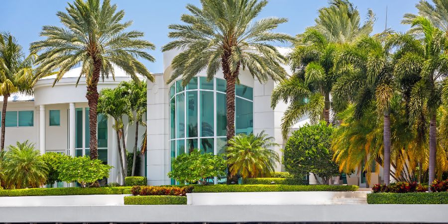 Enhance Your Destin FL Resort Image with Regular Professional Window Cleaning